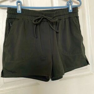 Comfy dark green shorts